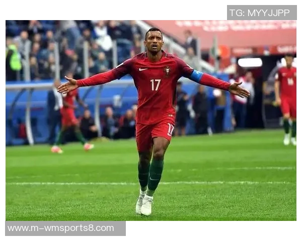 足球百大巨星的传奇故事与辉煌瞬间全景回顾